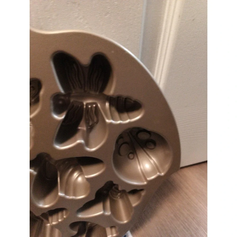 Nordic Ware Backyard Bugs Pan Bronze/Silver 5 Cups / 1.2 Liters Made USA